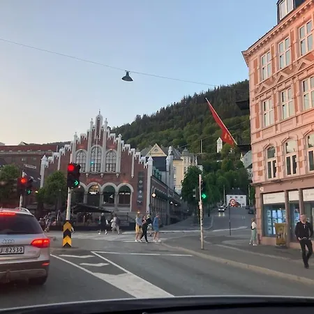 Hel I Med Flott Utsikt Og 4 Soverom Villa *