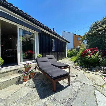 Hel I Med Flott Utsikt Og 4 Soverom Villa