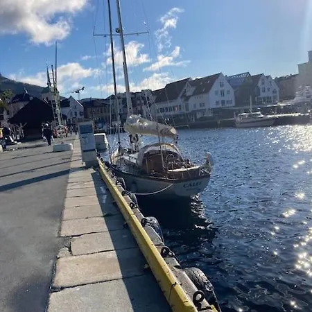 Hel I Med Flott Utsikt Og 4 Soverom Villa *