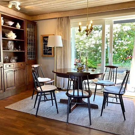 Hel I Med Flott Utsikt Og 4 Soverom Villa