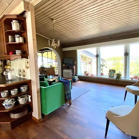 Hel I Med Flott Utsikt Og 4 Soverom Villa Bergen