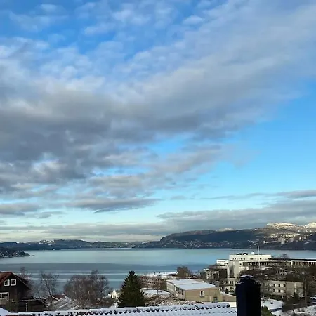 Hel I Med Flott Utsikt Og 4 Soverom Villa *