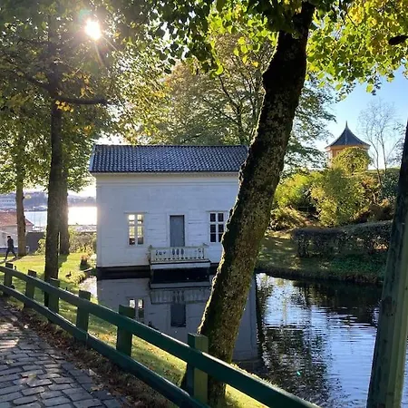 Hel I Med Flott Utsikt Og 4 Soverom *