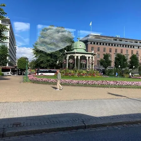 Hel I Med Flott Utsikt Og 4 Soverom Villa