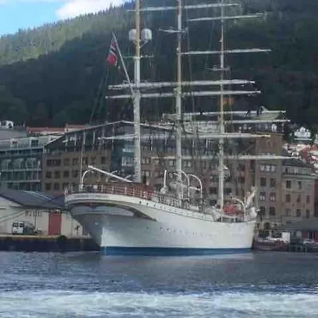 Hel I Med Flott Utsikt Og 4 Soverom Bergen